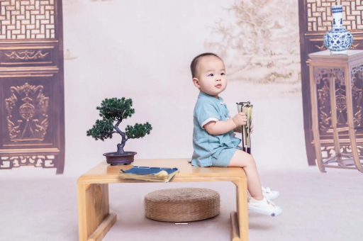 温岭宝宝眼睛肿是什么原因